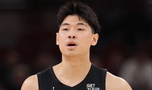 九游体育APP-崔永熙：穿属于自己的NBA球衣很不真实 有时还会怀疑是不是自己的
