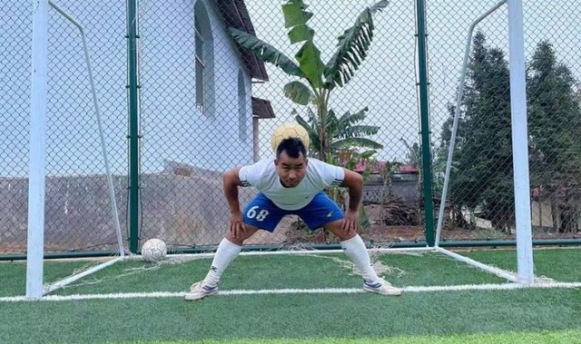 养牛、巡边、踢足球，他一样不差！