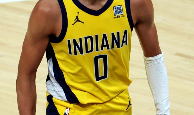 😐哈利伯顿前四场共计仅3次罚球，本场比赛获得4次罚球