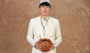 自律！杨瀚森：自己在酒店也在坚持力量训练 保持身体状态