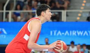 这些年周琦为了不影响夏天代表国家队出战对腰伤一直采取保守治疗