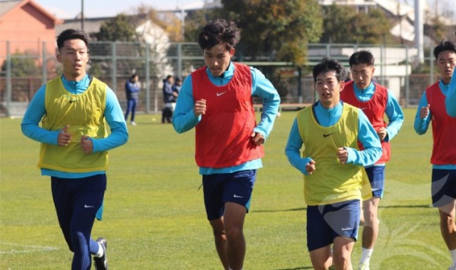 滇池湖畔，武汉三镇一线队与B队的2026赛季昆明冬训正式开练