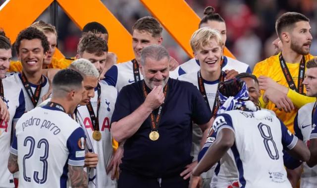 英媒：波斯特科格鲁获得200万镑奖金，球员分摊300万镑奖金