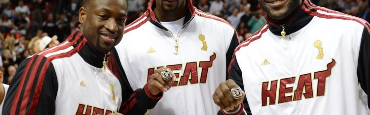 😤把天赋带到南海岸！15年前的今天 詹姆斯加盟热火组成三巨头