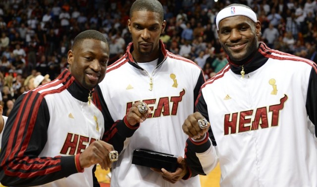 😤把天赋带到南海岸！15年前的今天 詹姆斯加盟热火组成三巨头